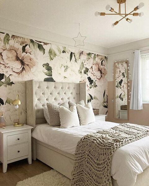 Wallpaper Blooming Peonies