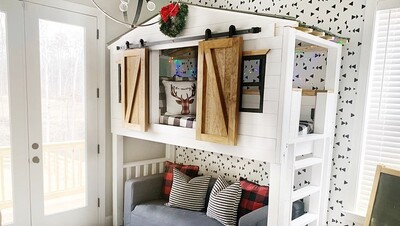 Wallpaper Chasing Triangles