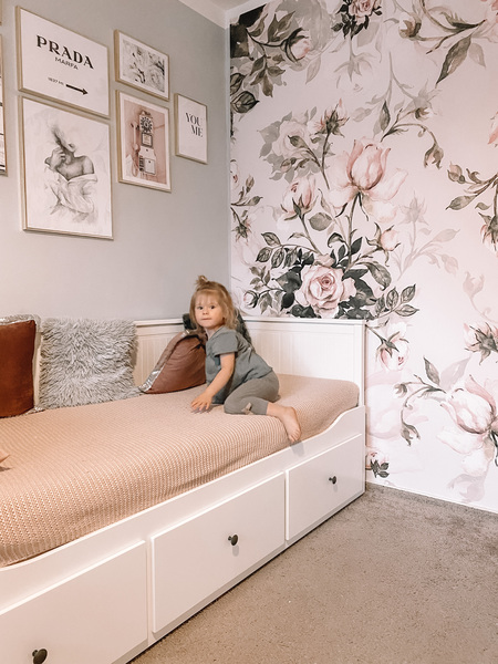 Wallpaper Relax Among Fragrant Roses