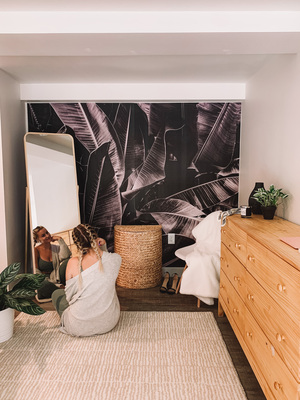 Wallpaper Rest In The Shadow Of Huge Leaves