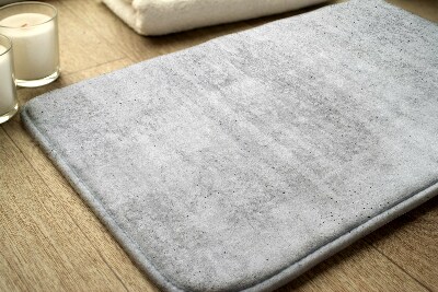 Non slip bath mat Gray wall