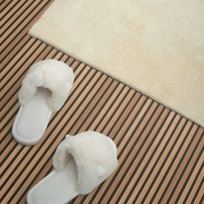 Self adhesive vinyl floor tiles A board with a vertical motif