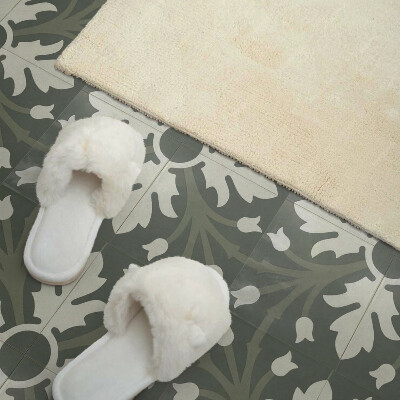 Self adhesive vinyl floor tiles Floral pattern on ceramics