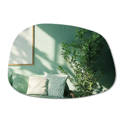 Organic mirror with a subtle shape