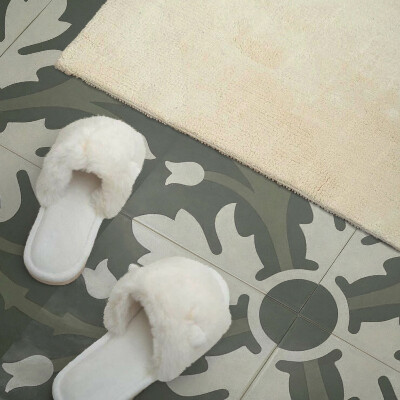 Rectangular bathroom wall panel Plant motif on the tiles