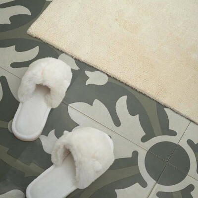 Rectangular bathroom wall panel Plant motif on the tiles