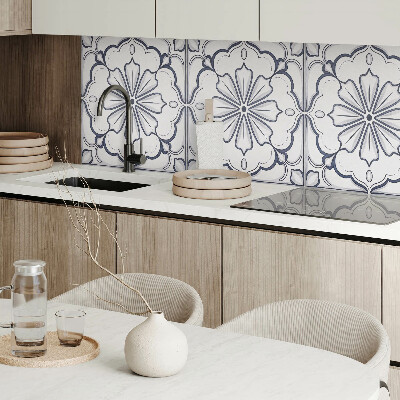 Wall paneling Drawing of flowers on a tile