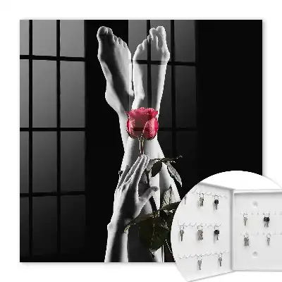 Wall mounted key box The elegance of a rose in white and red