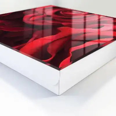 Wall mounted key box Red roses enliven the interior