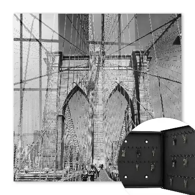Key cabinet The iconic bridge in black and white