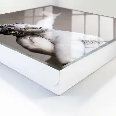 Key cabinet Classic sculpture with a dynamic gesture