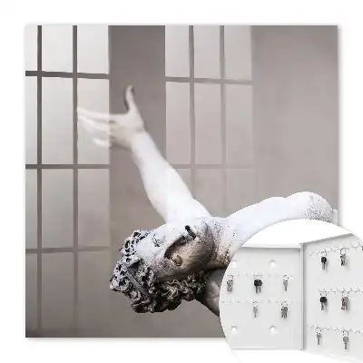 Key cabinet Classic sculpture with a dynamic gesture