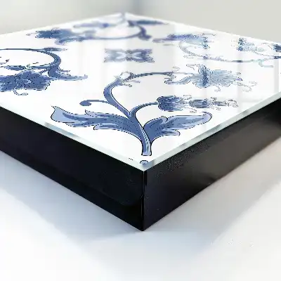Graceful floral pattern wall mounted key box