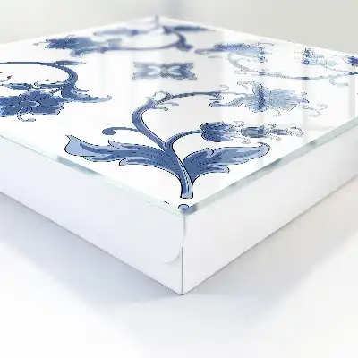 Graceful floral pattern wall mounted key box