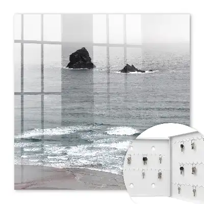Key cabinet The sea rocks the calm ocean