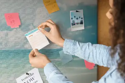 Cork memo board featuring a sea landscape