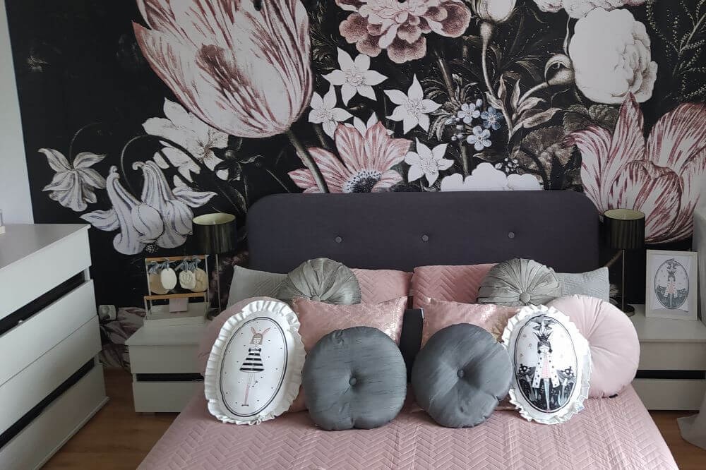 How to arrange teenage daughter's bedroom